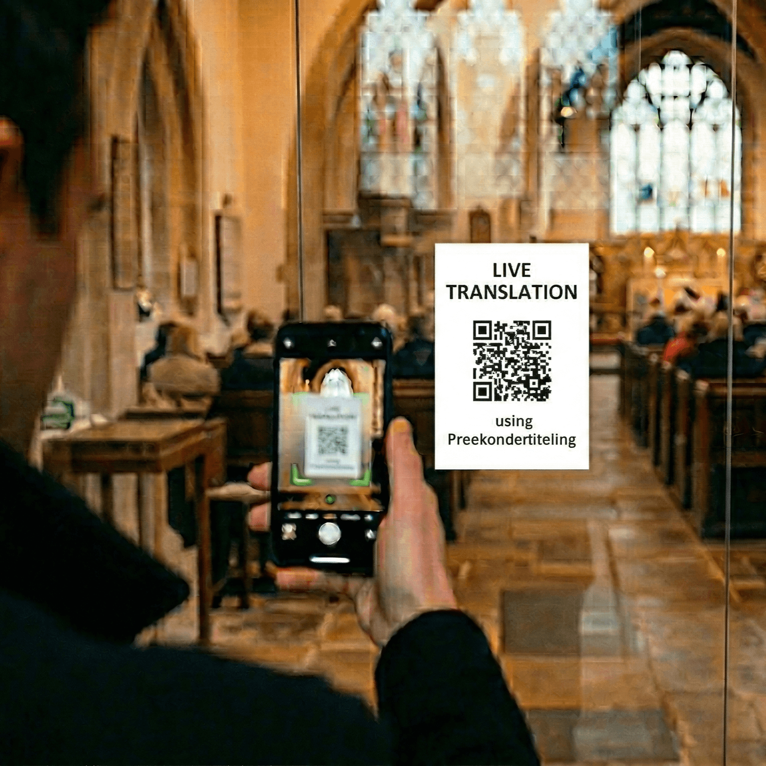 Voorbeeld van een QR-code bij de ingang van een kerk